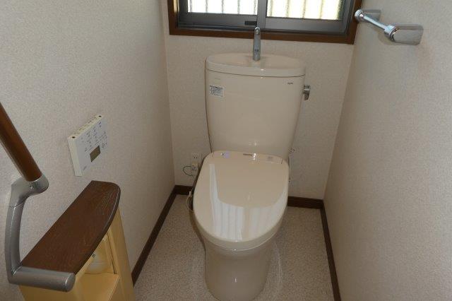 トイレ　シャワー付きトイレ