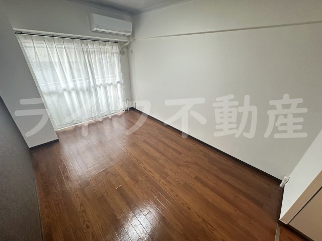 ラフォーレ菱屋西IIの居間写真