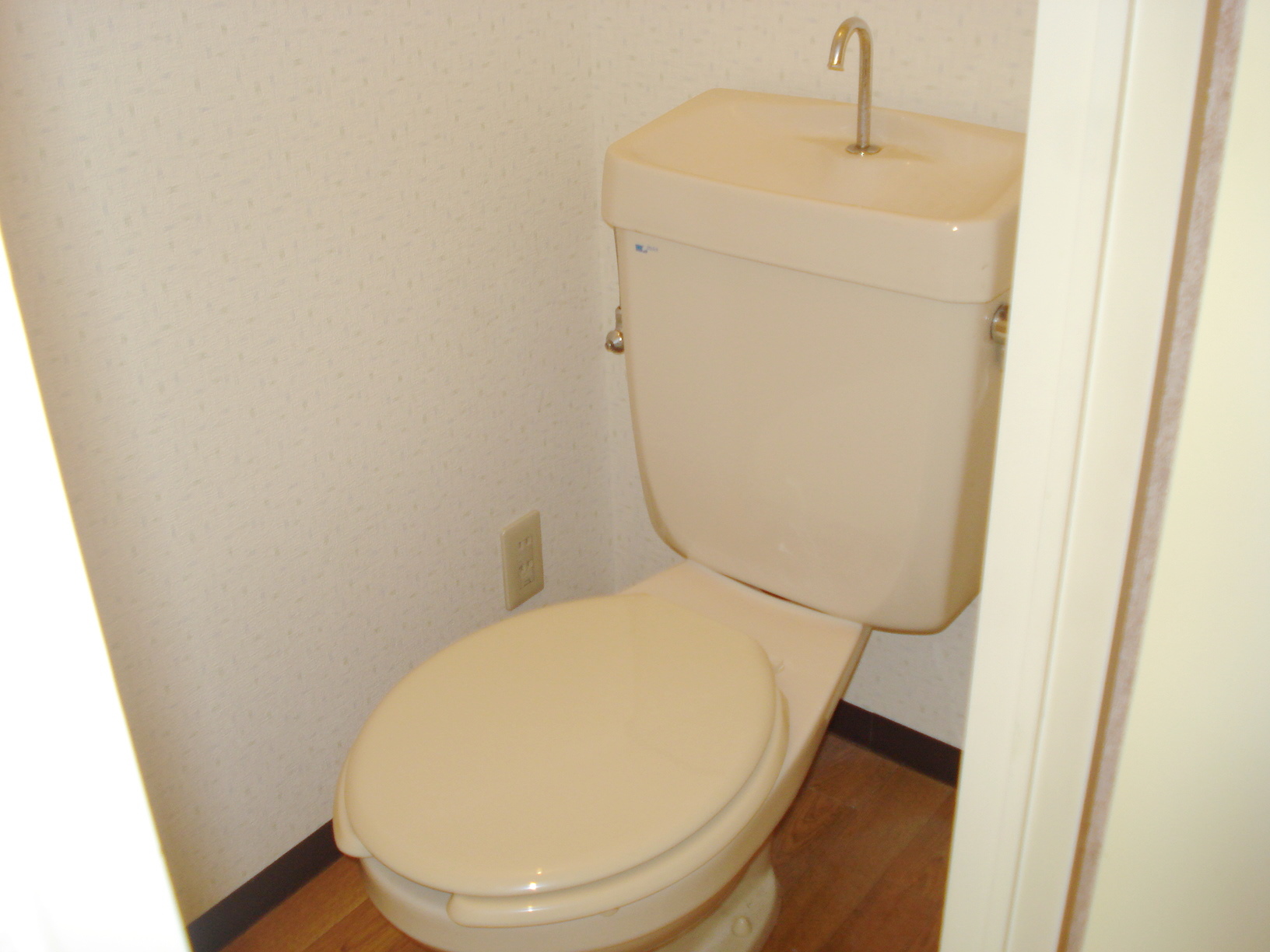 地下鉄谷町線 喜連瓜破駅 徒歩7分 5階建 築32年のトイレ写真