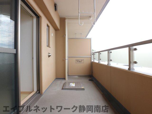 バルコニー　バルコニーからの眺めを楽しみながら食事をしませんか