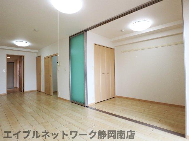 その他設備　こちらの居間で趣味の時間をお楽しみください
