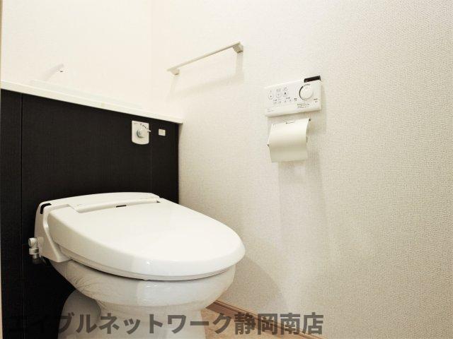 トイレ　落ち着いたトイレです