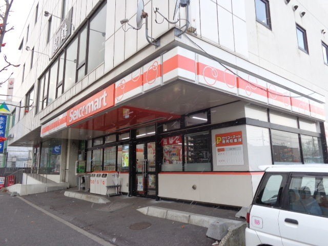 【函館市梁川町のマンションのコンビニ】