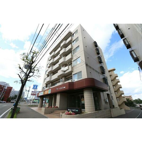 札幌市豊平区平岸八条のマンションの建物外観