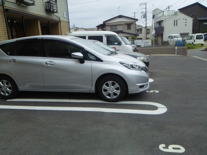 【カサブランカ・ハウスの駐車場】