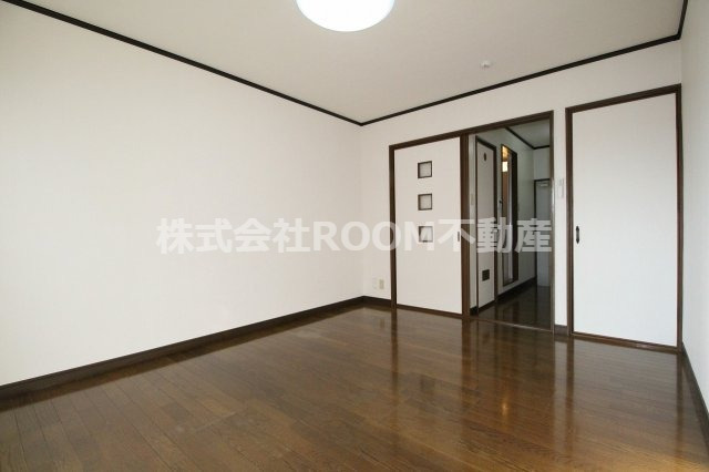 居室・リビング　こちらのリビングで趣味の時間をお楽しみください