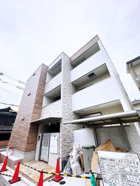 【堺市西区鳳北町のアパートの建物外観】