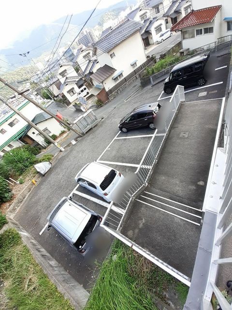 【広島市安佐北区可部のアパートの駐車場】