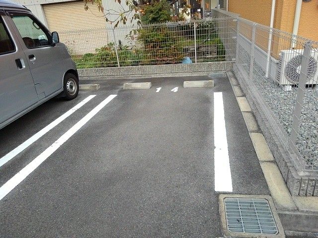 【クレメント・オーブIIの駐車場】