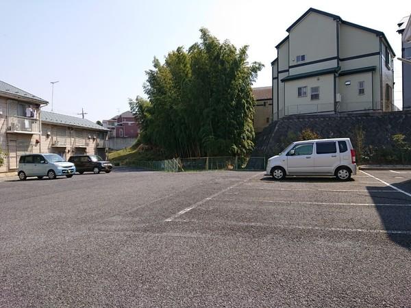 【らんがく二番館の駐車場】