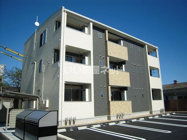 四日市市南富田町のアパートの建物外観