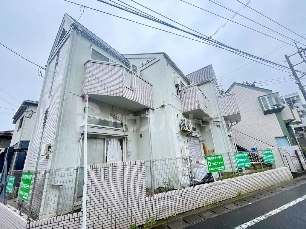 松戸市大谷口のアパートの建物外観