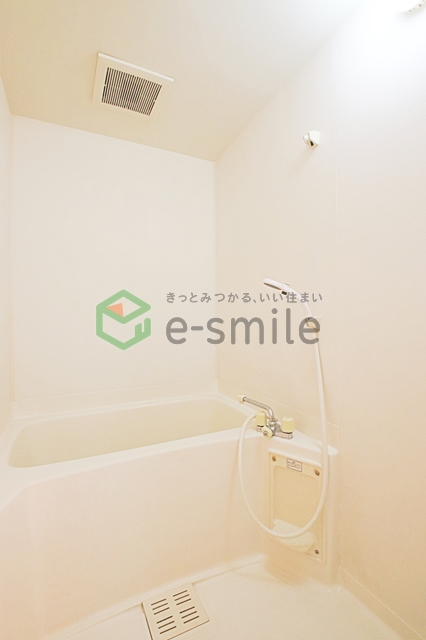 バス・シャワールーム　ゆったり過ごせるお風呂です