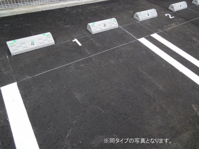 【ルミエール古庄IIIの駐車場】