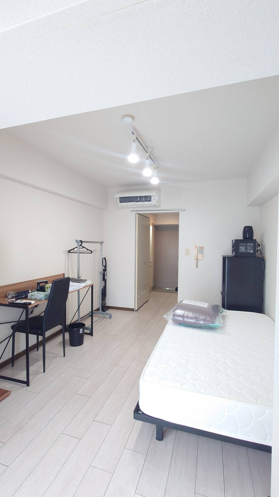 居室・リビング　家具家電付き