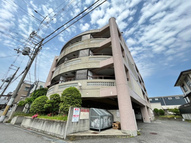 堺市北区北花田町のマンションの建物外観