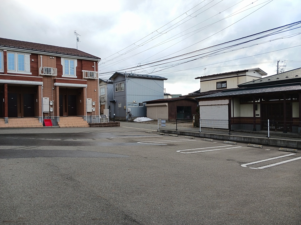 【グリーン　フィールド　寺内の駐車場】