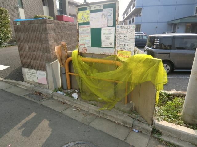 【船橋市駿河台のマンションの庭】