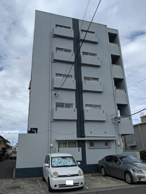 市川市菅野のマンションの建物外観