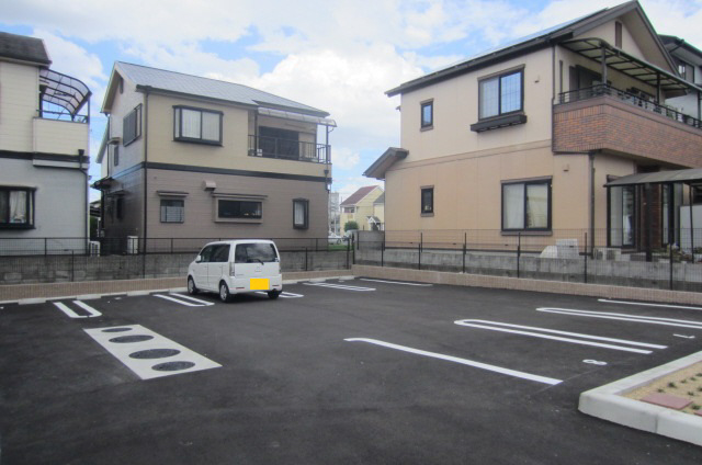 【泉佐野市葵町のアパートの駐車場】