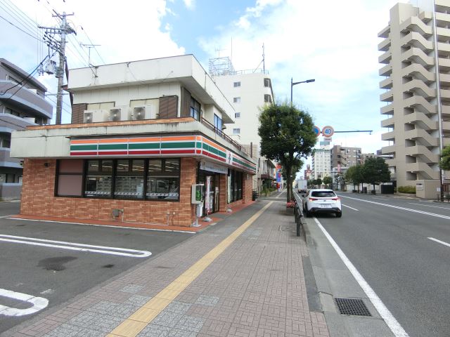 コンビニ　セブンイレブン（コンビニ）まで650m
