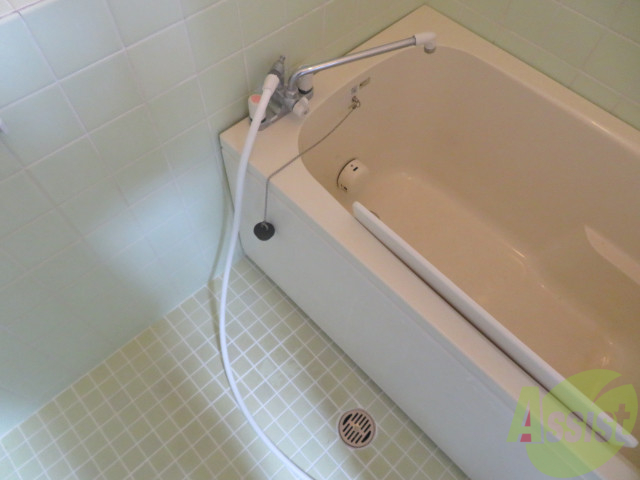 バス・シャワールーム　浴室はゆったりと浸かれるサイズ感になっています。は