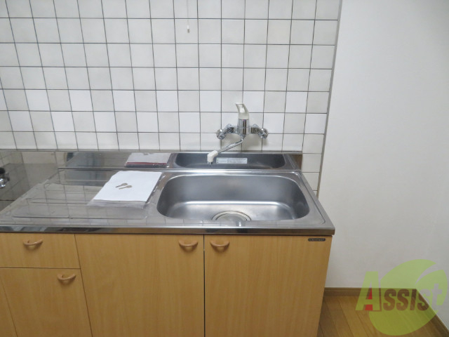 洗面設備　洗面台です。シンプルなつくりなので、お手入れしやすそうです。