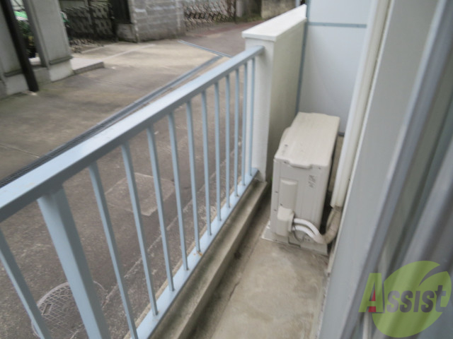 バルコニー　バルコニーは天気の良い日には洗濯物も良く乾きそうですね。