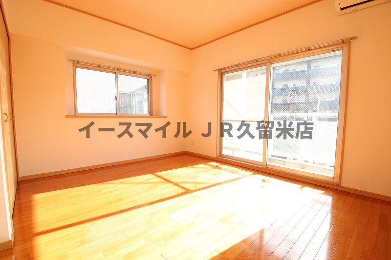 居室・リビング　明るい洋室です