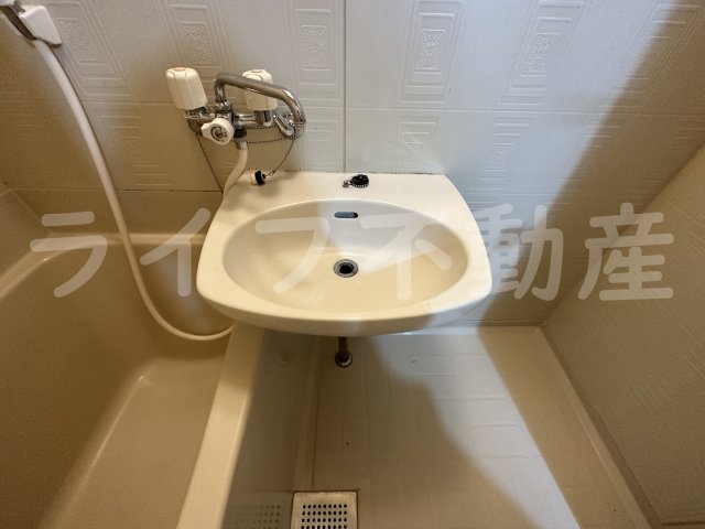 洗面設備　スペースが確保できる洗面所です