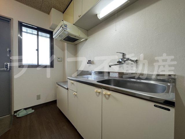 キッチン　コンパクトなキッチンで掃除もラクラク