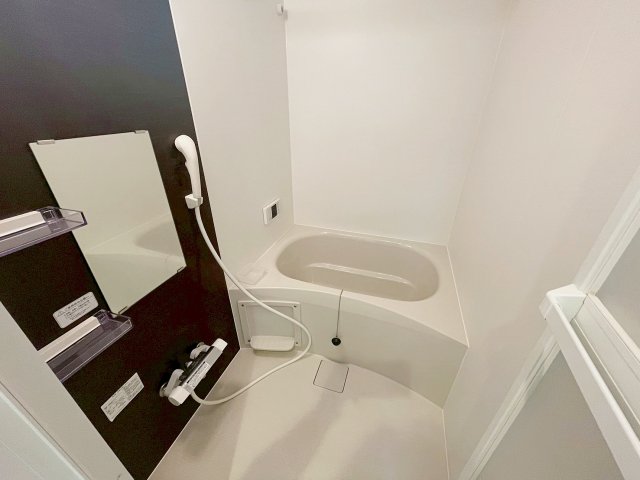 バス・シャワールーム　コンパクトで使いやすいお風呂です