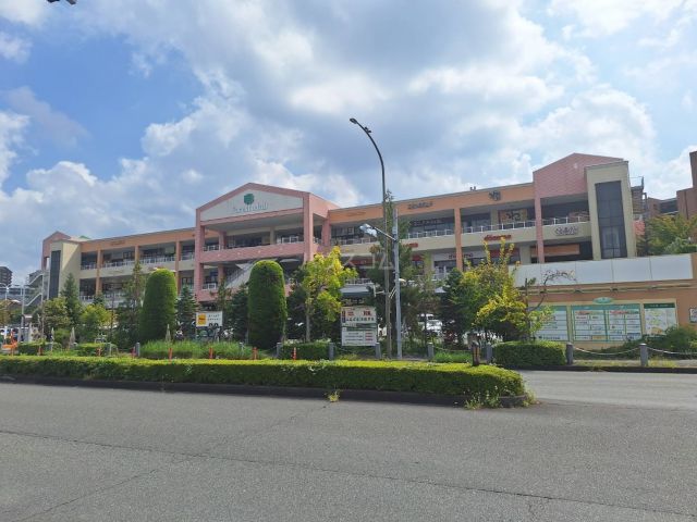 ショッピングセンター　フォレストモール南大沢（ショッピングセンター）まで651m