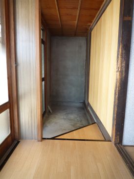 小林茂貸家の玄関写真