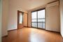 居室・リビング　大きな窓の居室