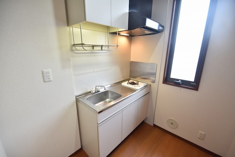 キッチン　キッチンに窓付いてます