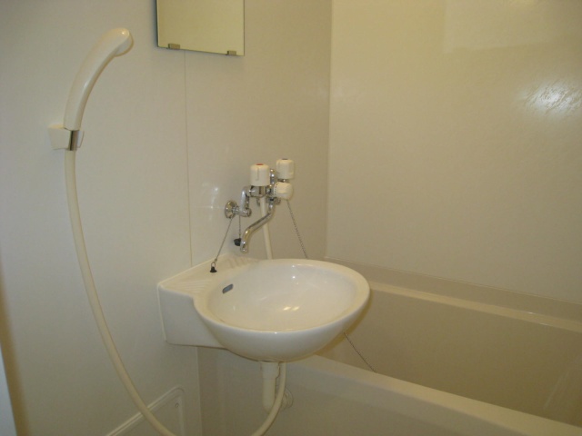 バス・シャワールーム　同物件、別号室のものです。