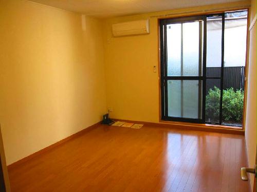 居室・リビング　家具無しのタイプです。