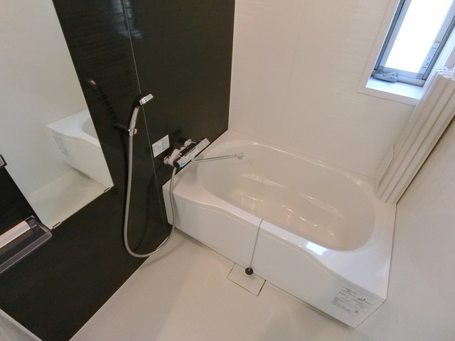 バス・シャワールーム　窓があり湿気の心配なし