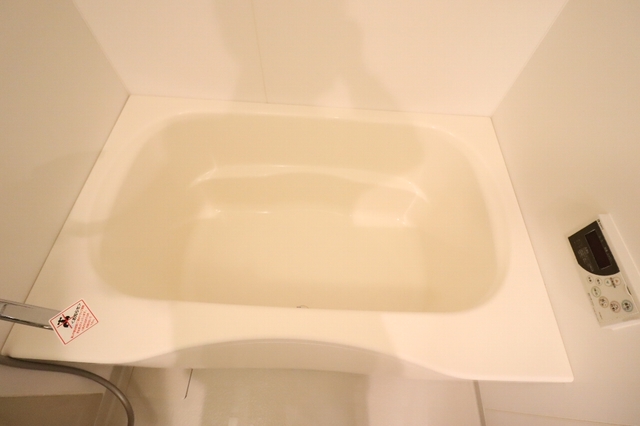 バス・シャワールーム　バスタブ・湯船に浸かってリラックスタイム