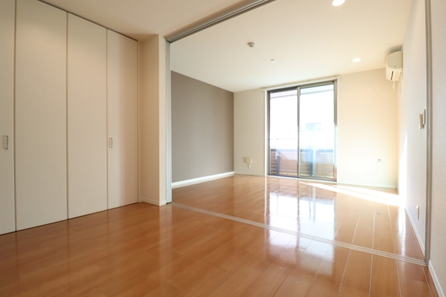 その他部屋・スペース　ダイニング～洋室・角部屋で明るい洋室