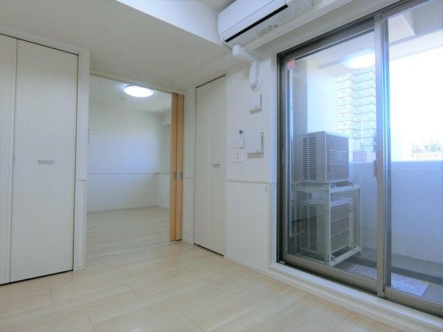 居室・リビング　室内