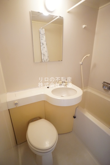 バス・シャワールーム　バストイレが一緒になってるとお掃除がしやすいです♪