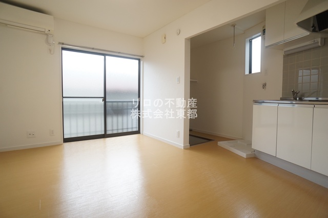 居室・リビング　南向きなので暖かな日差しが入りますね♪