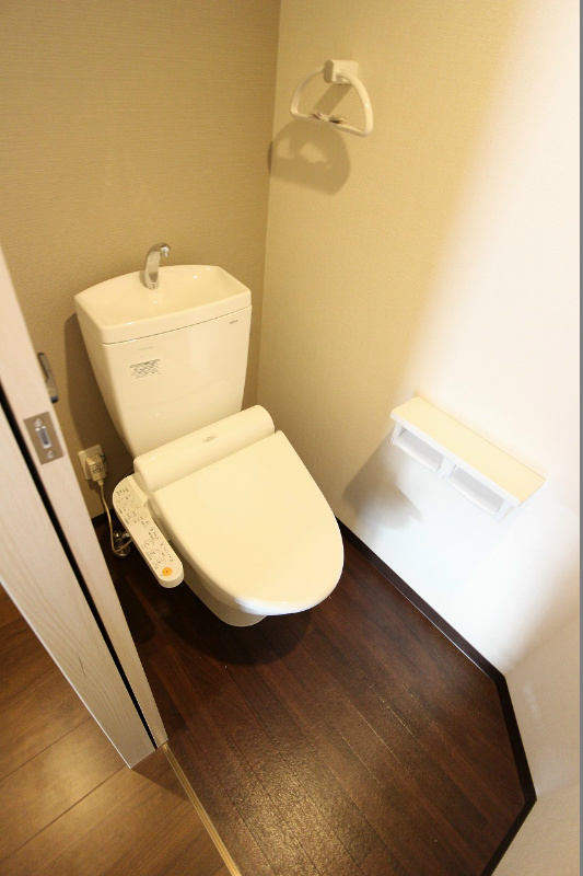 トイレ　温水洗浄便座