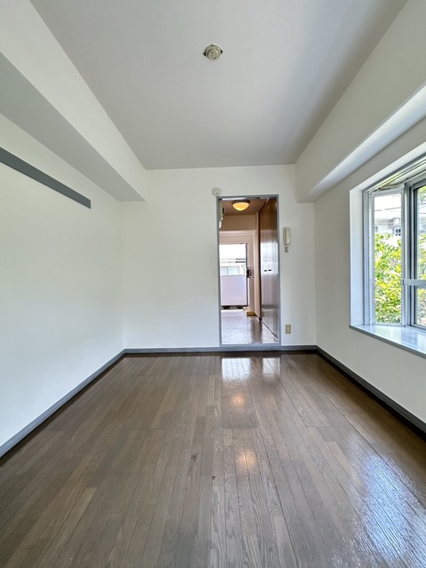 居室・リビング　※中部屋妻窓なし※