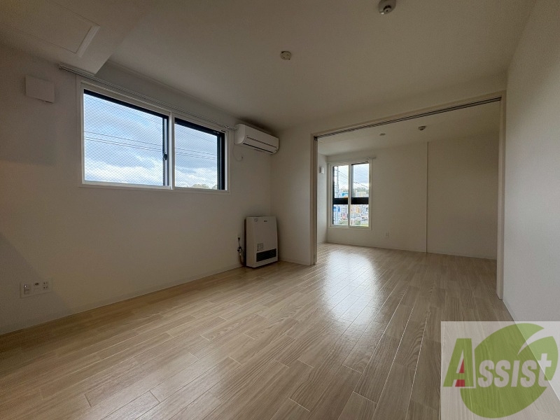 居室・リビング　広々としたリビングですね。使い勝手がよさそうですね！