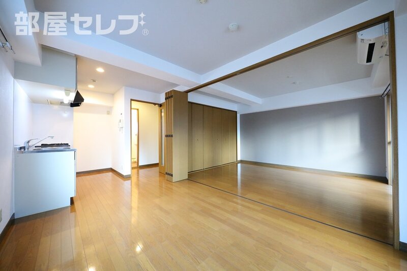 シーズンコート名駅の居間写真