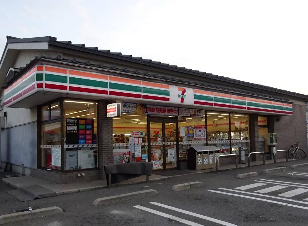 コンビニ　セブンイレブン 神戸新在家南町3丁目店（コンビニ）まで200m