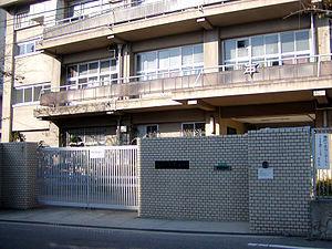 中学校　大阪市立住吉第一中学校（中学校）まで569m